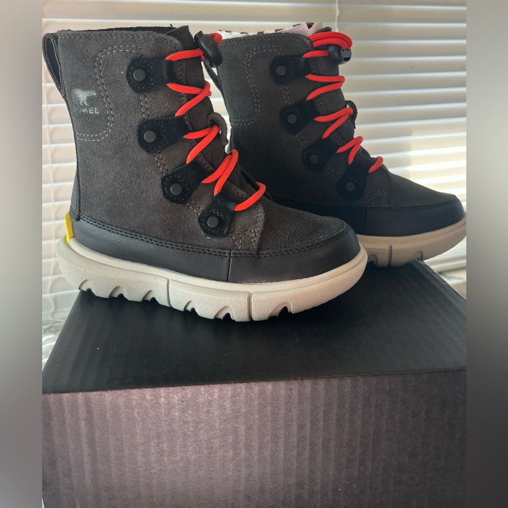 Kids Sorel Explorer Black Boots with Red Laces size toddler 10 new in box